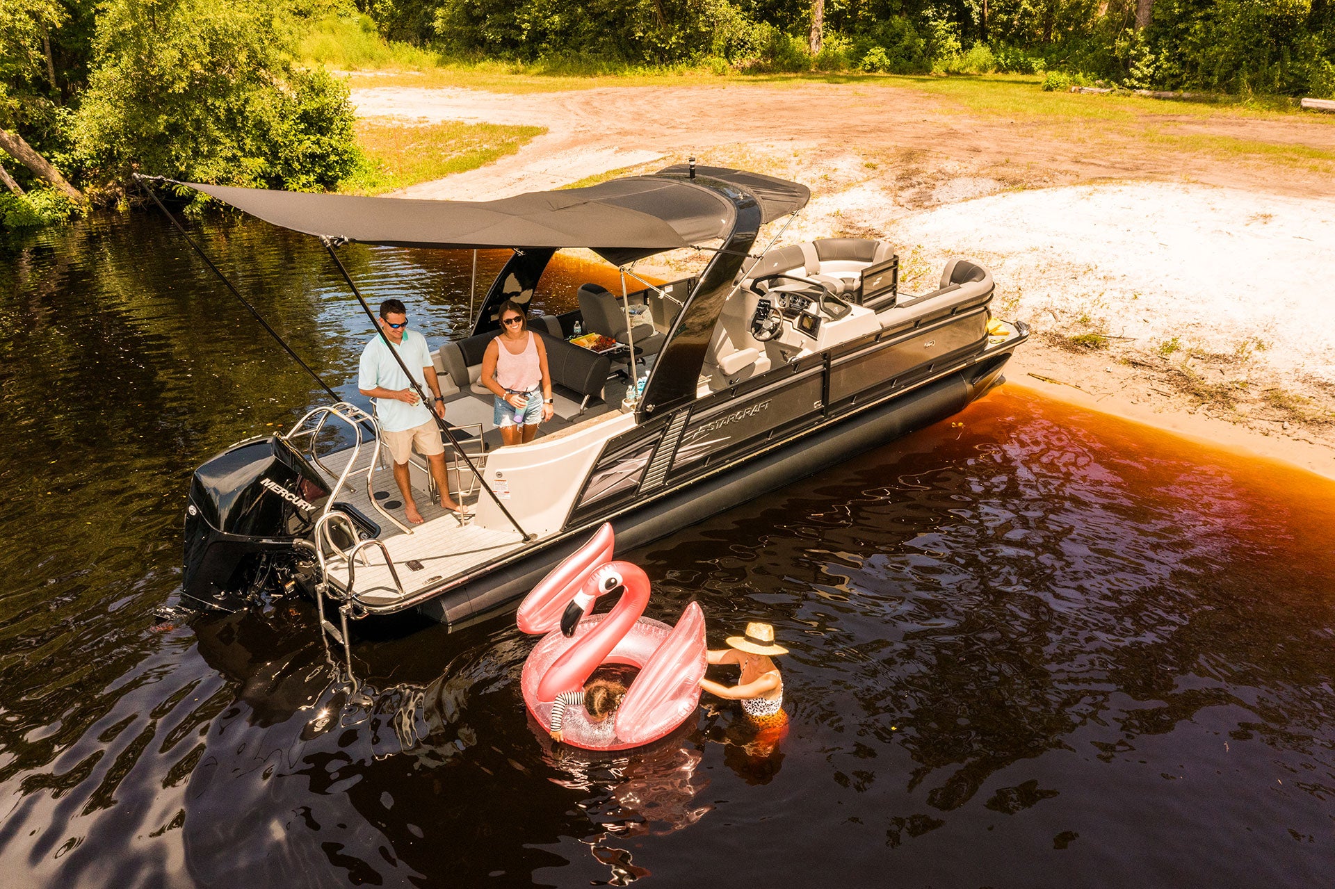 How to Drive a Pontoon Boat  How to Safely Rent and Dock a Pontoon